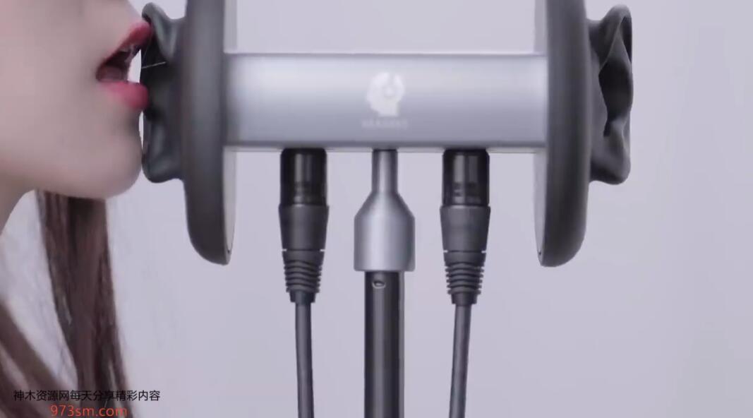 晓晓小UP ASMR 舌头碰到耳朵发出的声音