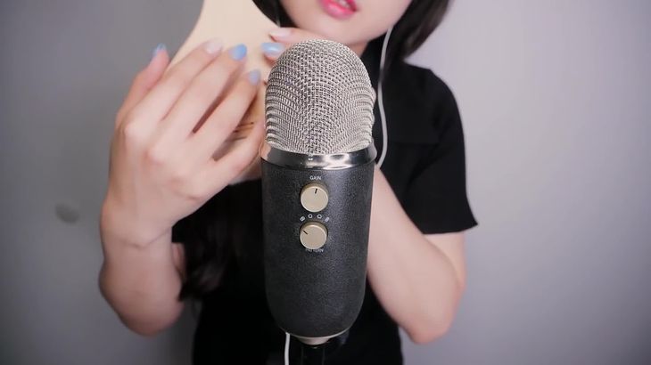 Bluewhisper ASMR视频在线播放：沉浸式耳语与麦克风轻触助眠体验