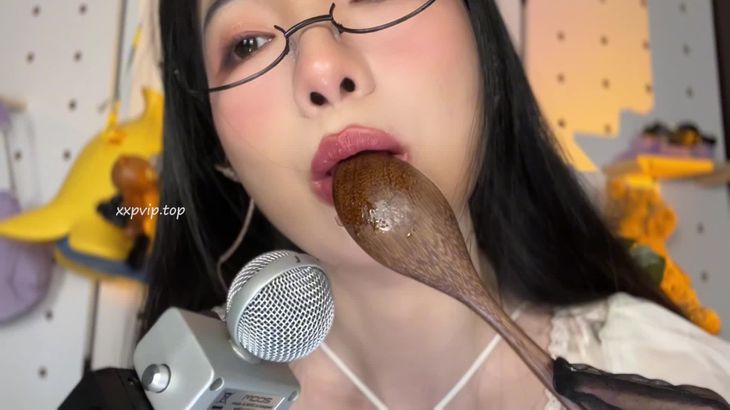 晚安yoyo ASMR口腔音舔耳视频在线播放