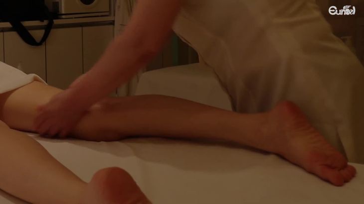 Anna ASMR全身按摩在线视频：芳香疗法舒缓肩背疲劳