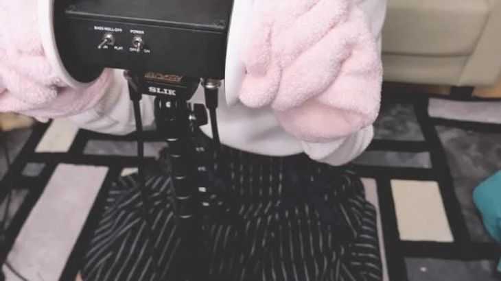 利香ASMR在线播放视频:KU100专业麦克风极致舔耳与耳语疗愈