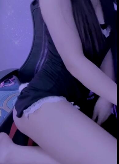 斗鱼桃桃奶冻咩黑丝睡衣