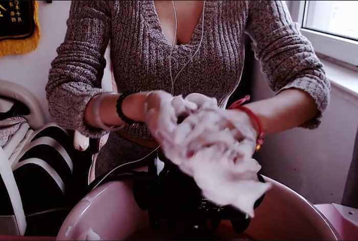 【Aki秋水ASMR】火辣身材の姐姐给你洗头 芦荟胶spa_结尾彩蛋