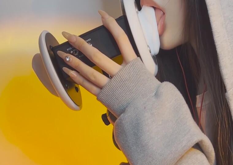 小米ASMR 第一次舔耳TAT啊啊啊啊啊!!!