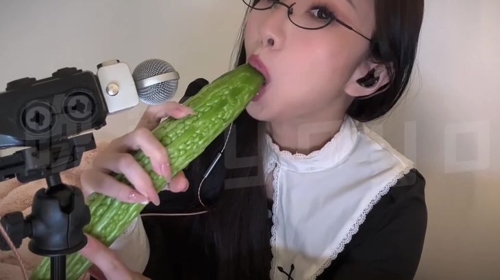 晚安yoyoASMR口腔音舔耳助眠在线播放视频