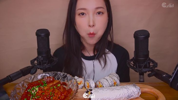 Heunhan吃播ASMR视频在线播放：紫菜包饭炒年糕触发音助眠解压