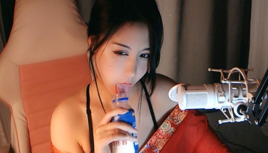 何成琳琳火箭热舞