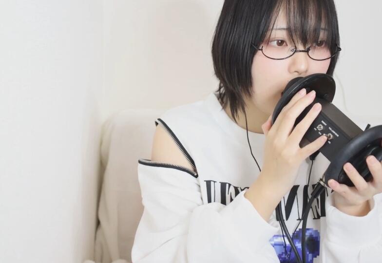 千岁堇ASMR 下着姿顔出し耳舐め動画　12_18｜千歳 すみれ｜pixivFANBOX