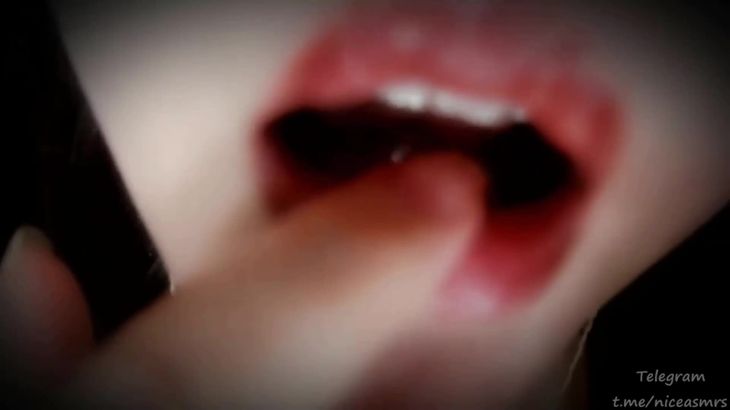 夏哟哟ASMR舔耳视频在线播放：耳畔私语的极致放松体验